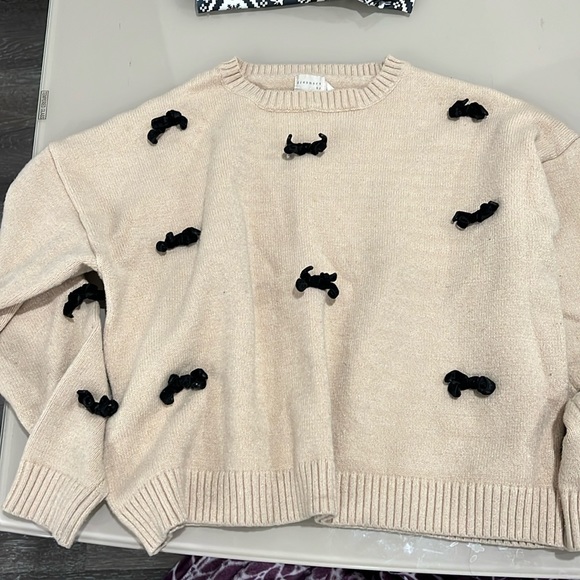 Morning Lavender Sweater with Bows - Picture 2 of 2